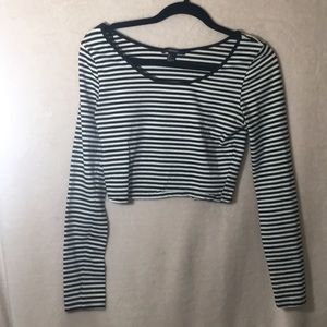 Forever 21 Black & white stripped crop top nwot